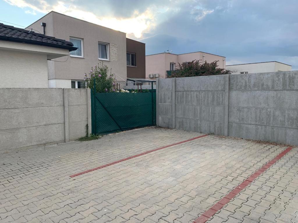 Ferienwohnung Modern 2 Bed House Near Bratislava With Parking Rovinka Exterior foto